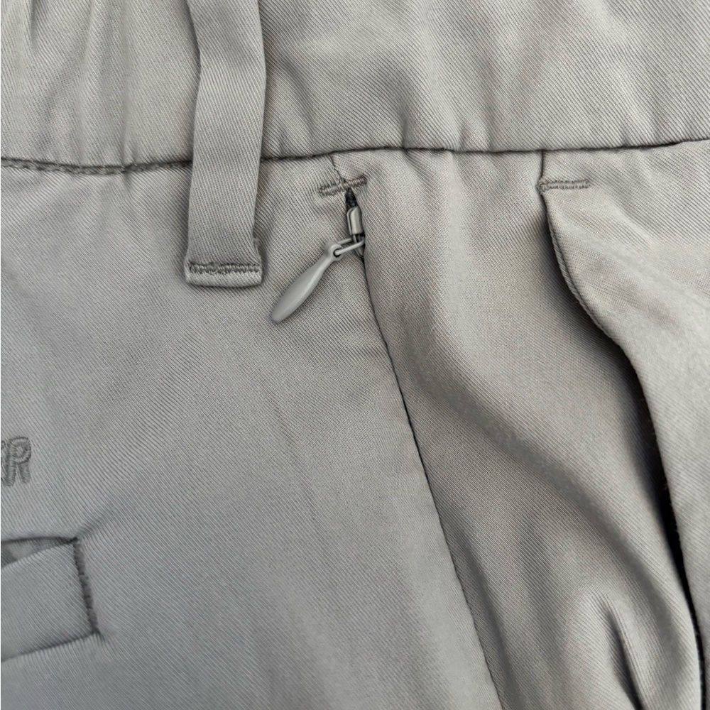 Hollister Men's Gray and Tan Shorts - Picture 5 of 12